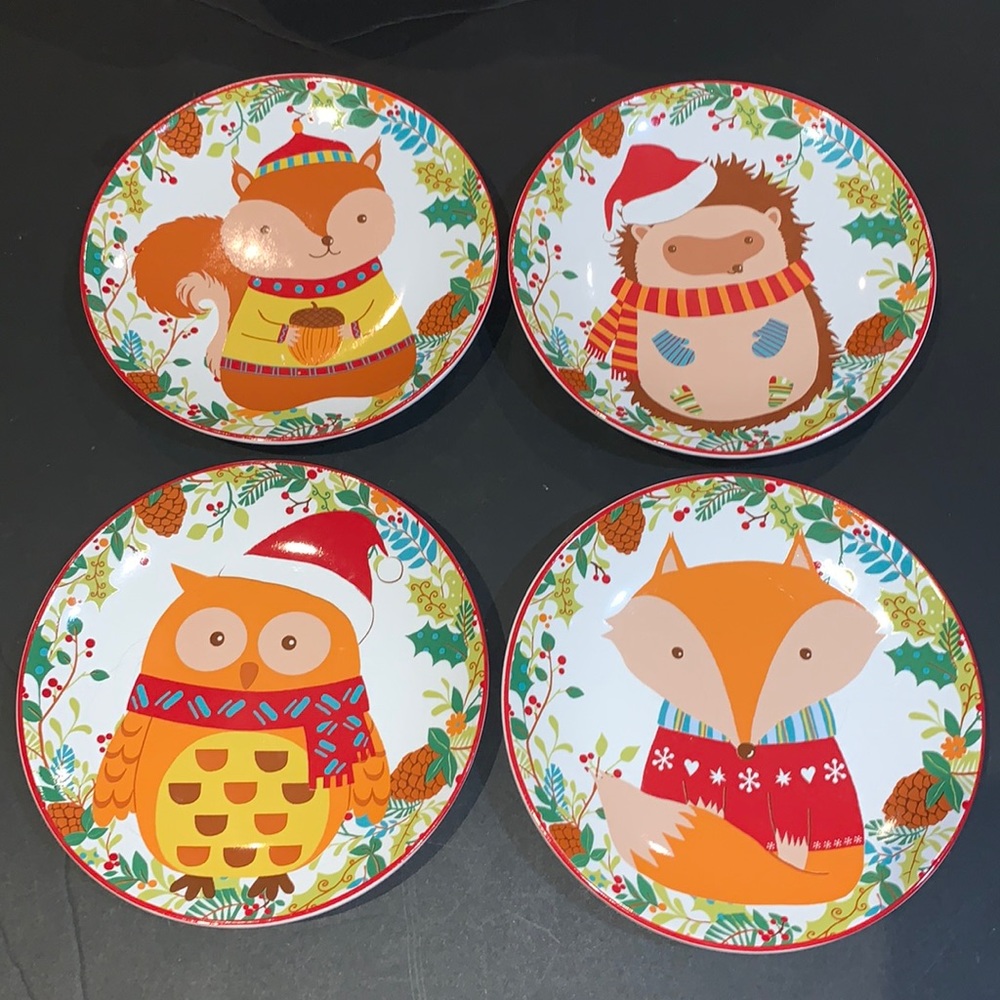222 Fifth Christmas Friends Appetizer Dessert Plates Set of 4 Woodland Animal